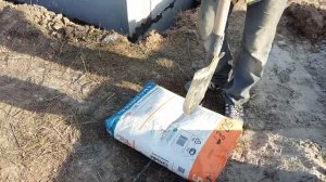 Делим мешок цемента на пополам.