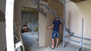 Как самому поднять лист гипсокартона на второй этаж