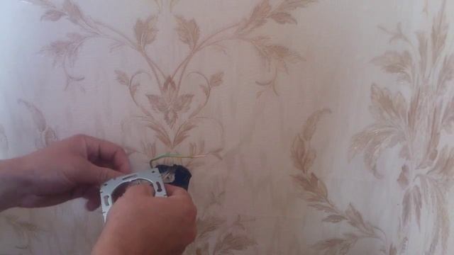 #пн3 как установить (поменять) розетку (комнатную) в стену смотреть онлайн