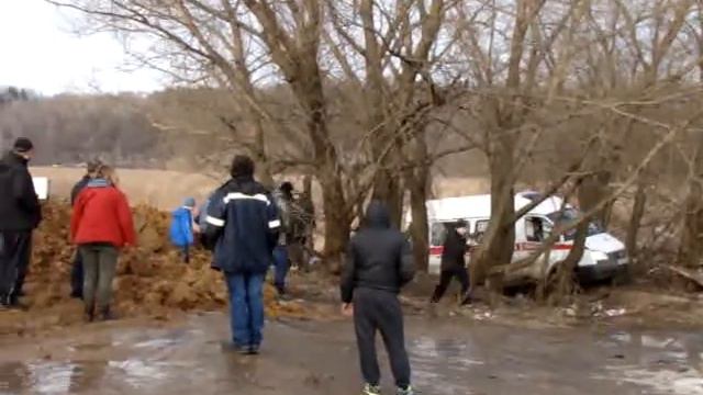 прорыв "скорой" на перекрытом участке перешейка Дзержинский - Лыткарино смотреть онлайн