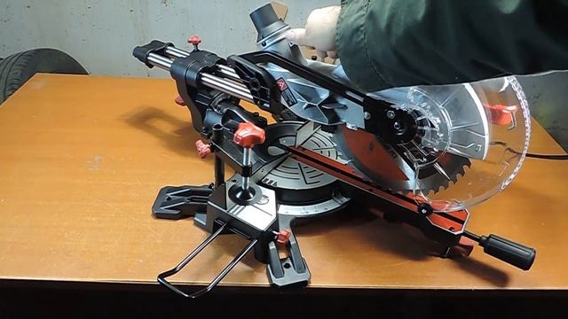 ЗУБР Торцовочная пила ЗПТ-255-1800 ПЛ. смотреть онлайн