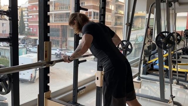 Отжимания в тренажере смита. Smith Push Ups
