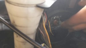 Replacing H7 Headlight Bulb in Peugeot 307 SW (2005)