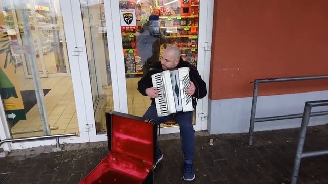Уличный аккордеонист - Мурка от поляка. смотреть онлайн