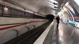 [??Метро Парижа] Необычная двухэтажная станция Mirabeau