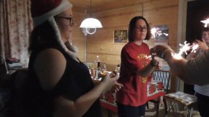 №1033 Празднуем 2021 НОВЫЙ ГОД на даче ? Запускаем САЛЮТ ? Встреча НОВОГО ГОДА весело ? VLOGMAS