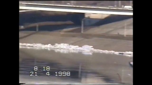 Уфаапрель 1998 года.Гололед на реке Белая.