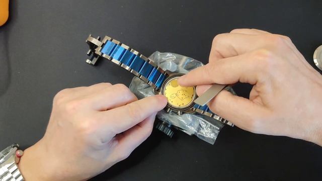 Замена батарейки в часах Swiss Made INVICTA Reserve 13932, калибр Ronda 8040.B battery replacement смотреть онлайн