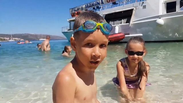 Когда замёрз во время купания. Смешно трясутся губы смотреть онлайн