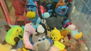 Вытаскиваю игрушки за сотку в Аппарате Хватайка