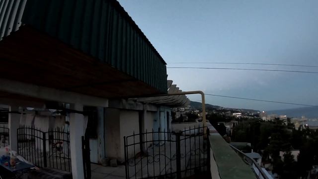 Со зрителем на крыше Кузьмича. Ялта во тьме в конце весны 2021 года. Грандиозные виды Ялты с высоты