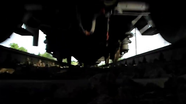 ВЛ80 - Вид из под поезда на полном ходу смотреть онлайн