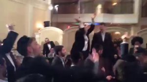 Хасидские евреи танцуют под Gangnam style