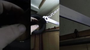 Дешёвая - простая полка для хранения колес.