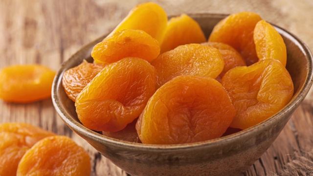 Если у вас ОТЕКАЮТ НОГИ, то этот МОЧЕГОННЫЙ напиток поможет вам справиться с этой проблемой! смотреть онлайн