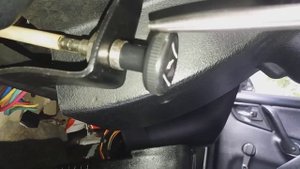 Кронштейн для троса жалюзей и тросика подсоса на карбюратор, для торпеды ГАЗ 3110. Часть 11-я.