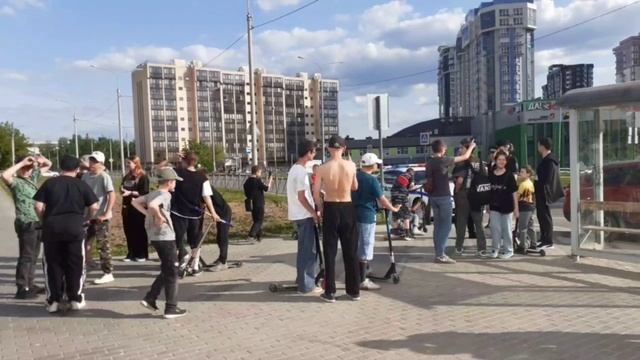 В скейтпарке Обнинска госавтоинспекторы и общественники побеседовали с подростками о соблюдении ПДД