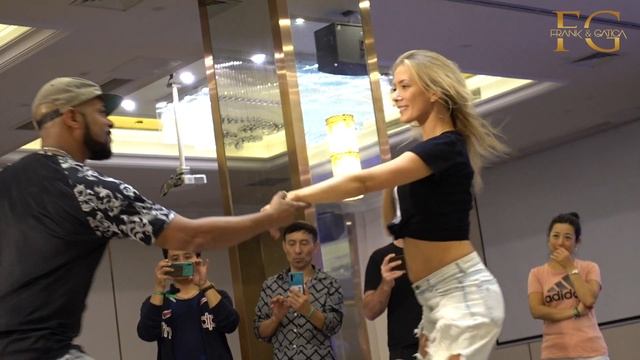 Frank & Gatica - China смотреть онлайн