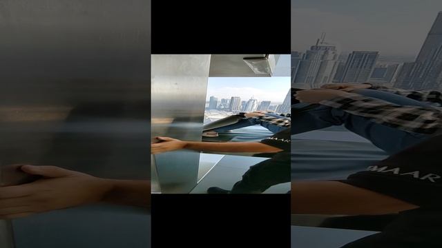 Стеклянная горка на высоте в 219,5 метров над землёй. Sky Glass Slide. Sky Views. Dubai.