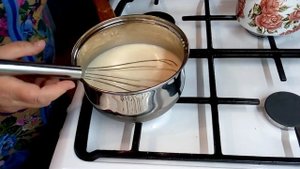 Заварной крем с сметанно - масляным .