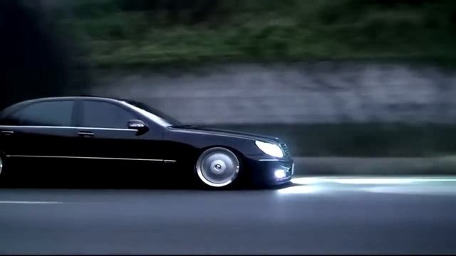 Mercedes W220.
