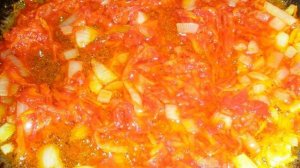 Свинина с картошкой и овощами в томате в горшочке