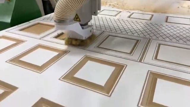 Фрезеровка фасадов на производстве компании Mebelino