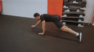 324 передвижение в упоре лежа с выводом колена во внешнюю сторону