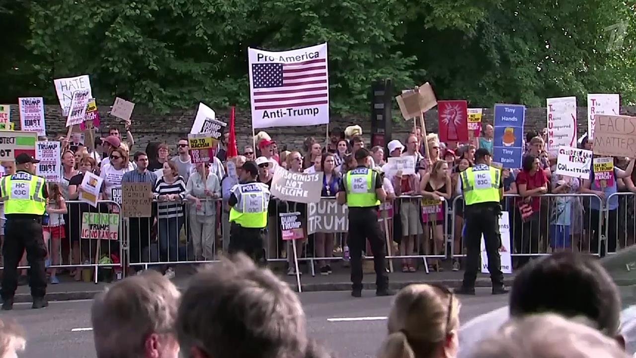 Великобритания встретила президента США массовыми протестами