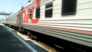 Электровоз  ЭП1М   с пассажирсим  поездом    309  Воркута-Адлер