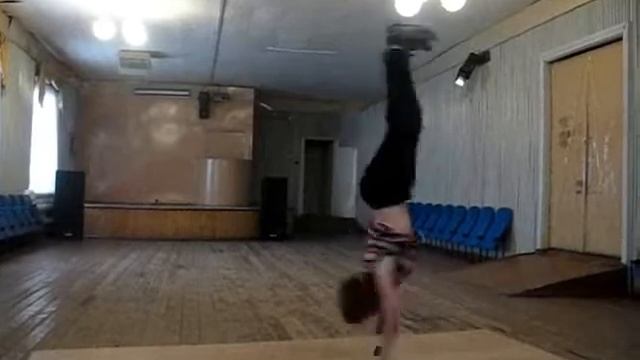 Янемогупрям :D (2008 год) брейкданс по тогурски))))) смотреть онлайн