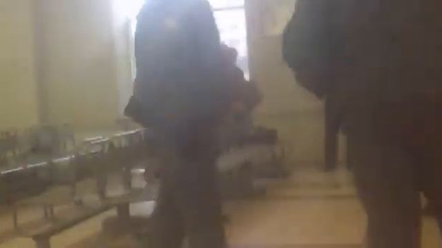 бомжы жгут на вокзале Рязань ,.mp4 смотреть онлайн