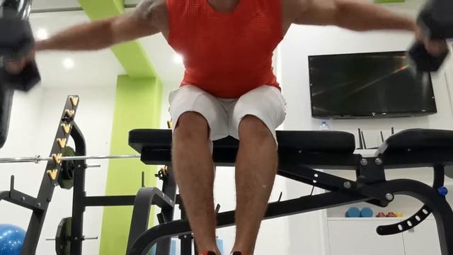 Разводки гантелей в наклоне смотреть онлайн