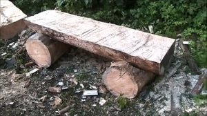 Самодельная скамейка из бревна своими руками / Поделки из бревен / Sekretmastera