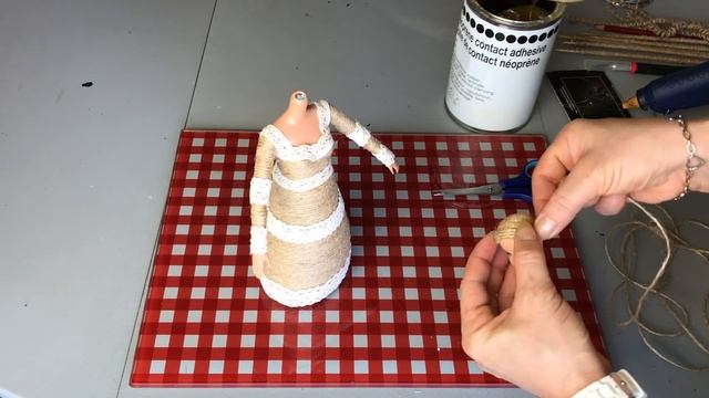Diy beautiful Jute craft doll! Papusa reciclata cu sticla de plastic, carton si sfoara de iuta! смотреть онлайн