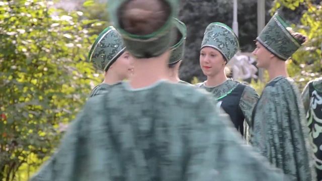 'Хоровод елей' танец