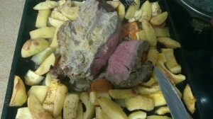 Говядина запеченая в духовке с овощами.