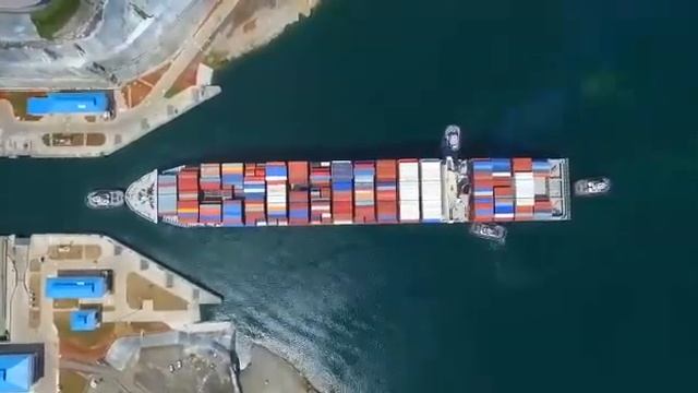 Drone video shows how a containership enters Panama Canal.