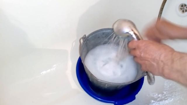 Стирка без стирки!Дешево и сердито!!!Еще и отбеливает:-)))
