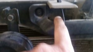 Установка пластиковой стяжки в одно отверстие