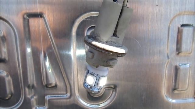 How to Replace a License Plate Light - Toyota смотреть онлайн