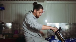 Езда с одной рукой на кроссовом мотоцикле. Видео тренировки по мотокроссу от Мотопарка Вельяминово