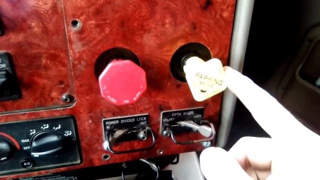 Органы управления Американским грузовиком International 9400i
