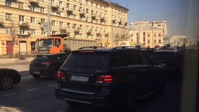 Московские пробки на улице Большая Якиманка, Москва, 19 апреля 2019 г. смотреть онлайн