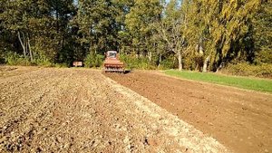 Т-25 и самодельная сеялка (2)