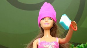 Куклы Барби проходят тест на сообразительность. Видео для девочек Я не хочу в школу