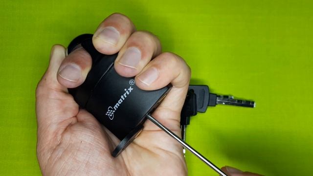 [181] Как бывшей Отвёрткой вскрыть Дисковый замок смотреть онлайн