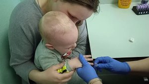 УКОЛ В ПАЛЬЧИК ЮРЧИКУ-ОГУРЧИКУ ! СДАЕМ КРОВЬ С ПАЛЬЧИКА.