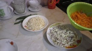 Салат с колбасным сыром. Салат с корейской морковью и сыром. Очень вкусно!