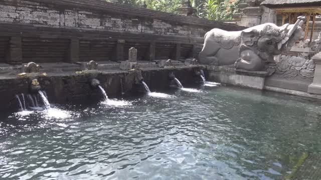 9 Храм Tampak Siring.mp4